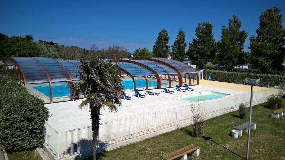 Les Beaupins Vacances ULVF — hotel in Saint-Denis-D'oleron