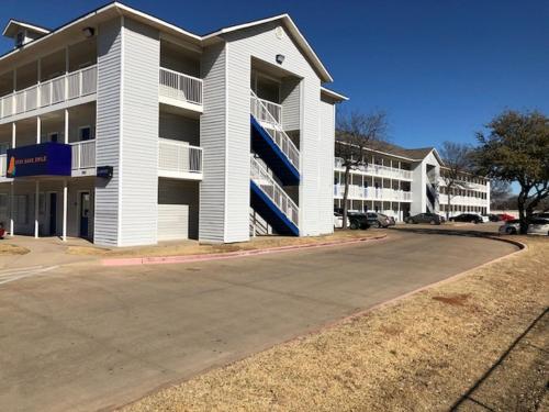 Intown Suites Extended Stay Arlington TX Central - photo 14