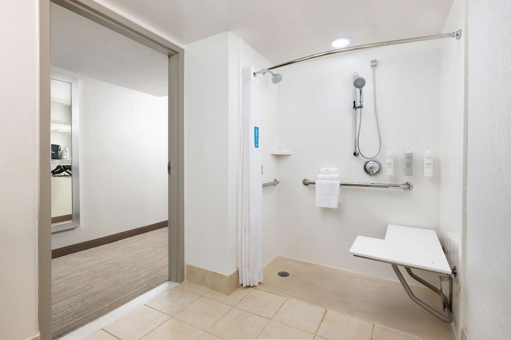Hampton Inn Naples Central - photo 20
