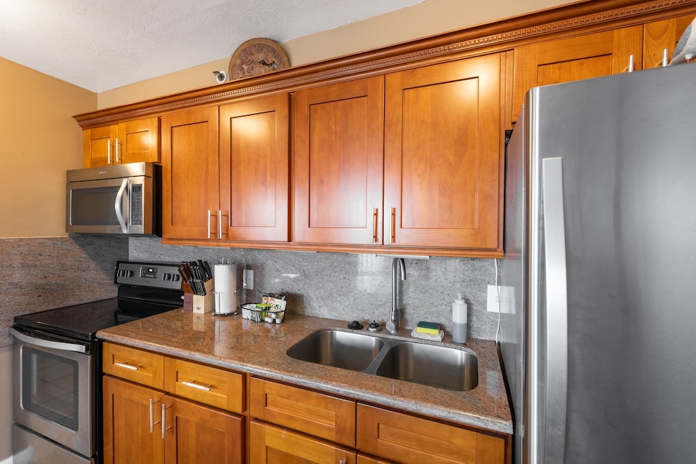 Waikiki Banyan Condo Located One Block From Waikiki Beach by Koko Resort Vacation Rentals - photo 44