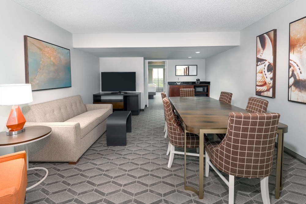 Embassy Suites by Hilton Dallas Park Central Area - photo 15