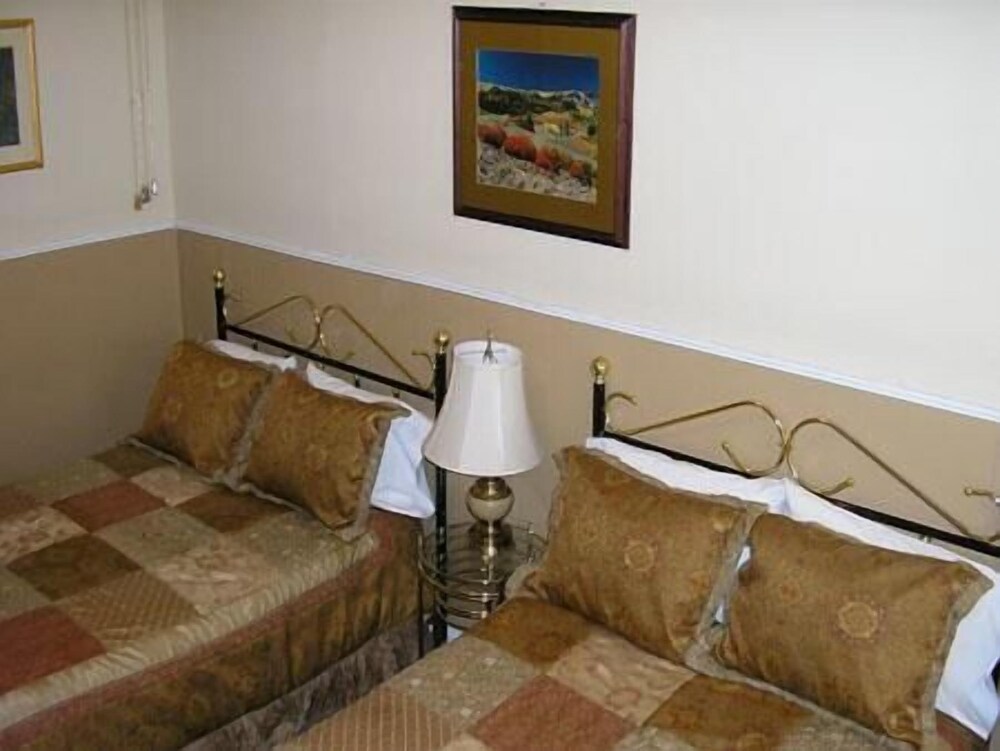 La Plaza Inn - photo 16