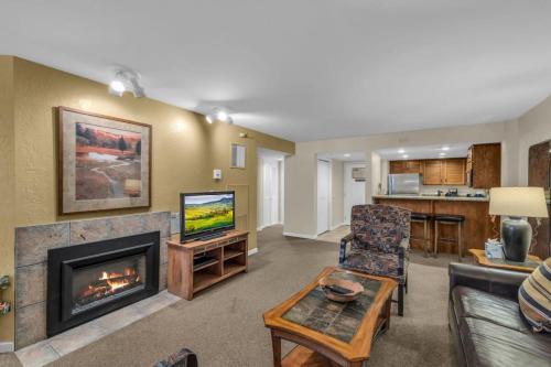 Walk to Ski Lifts or FREE Shuttle — 4-Star Luxury Hotel in Bridgeport, United States
