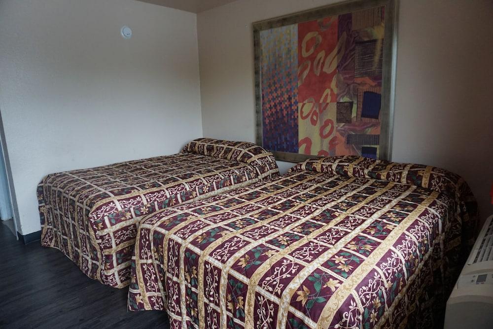 Econo Lodge San Antonio Northeast I 35 - photo 7