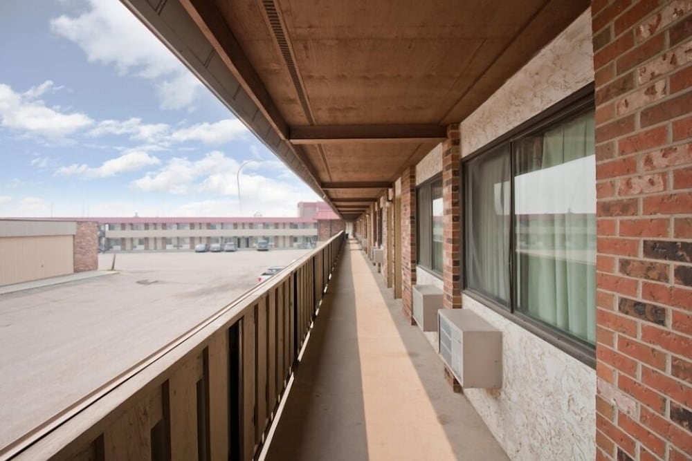 Broadway Lodge Hotel — Yorkton — photo 2