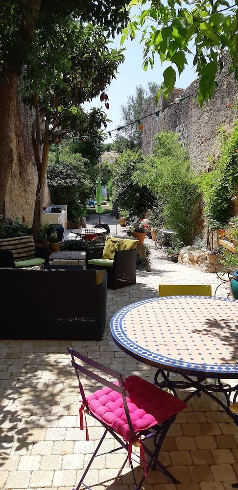 Le Jardin — 4-Star Luxury Hotel in Montbazin, France