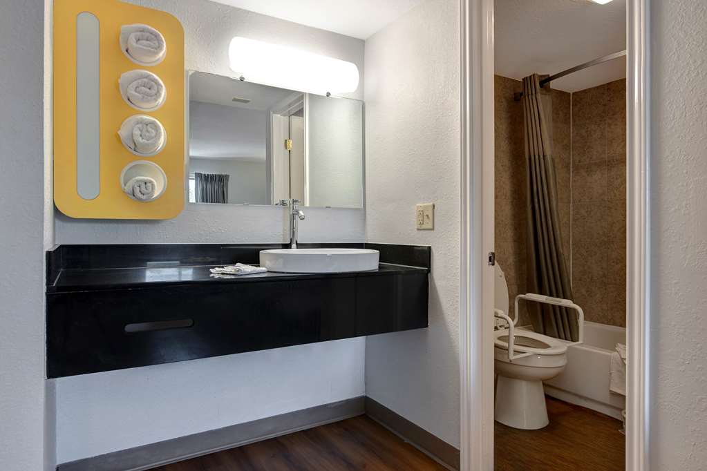 Motel 6 Sulphur Springs TX - photo 20