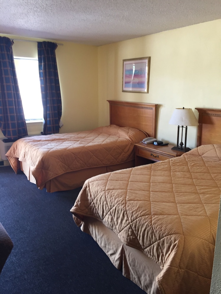 Park Hill Inn and Suites - photo 2