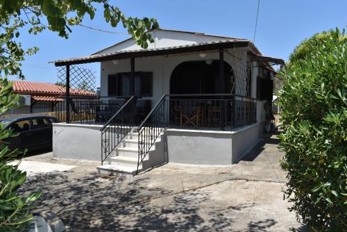 Thomas Cottage — 4-Star Luxury Hotel in Nea Kallikrateia, Greece