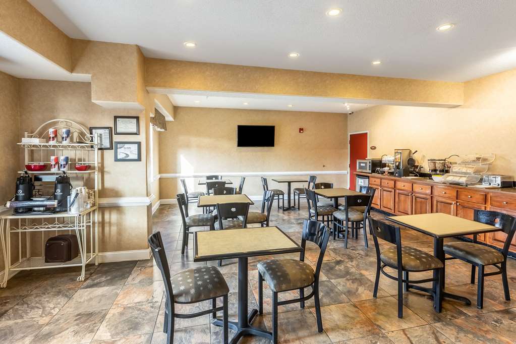 Econo Lodge Inn and Suites Douglasville GA - photo 26
