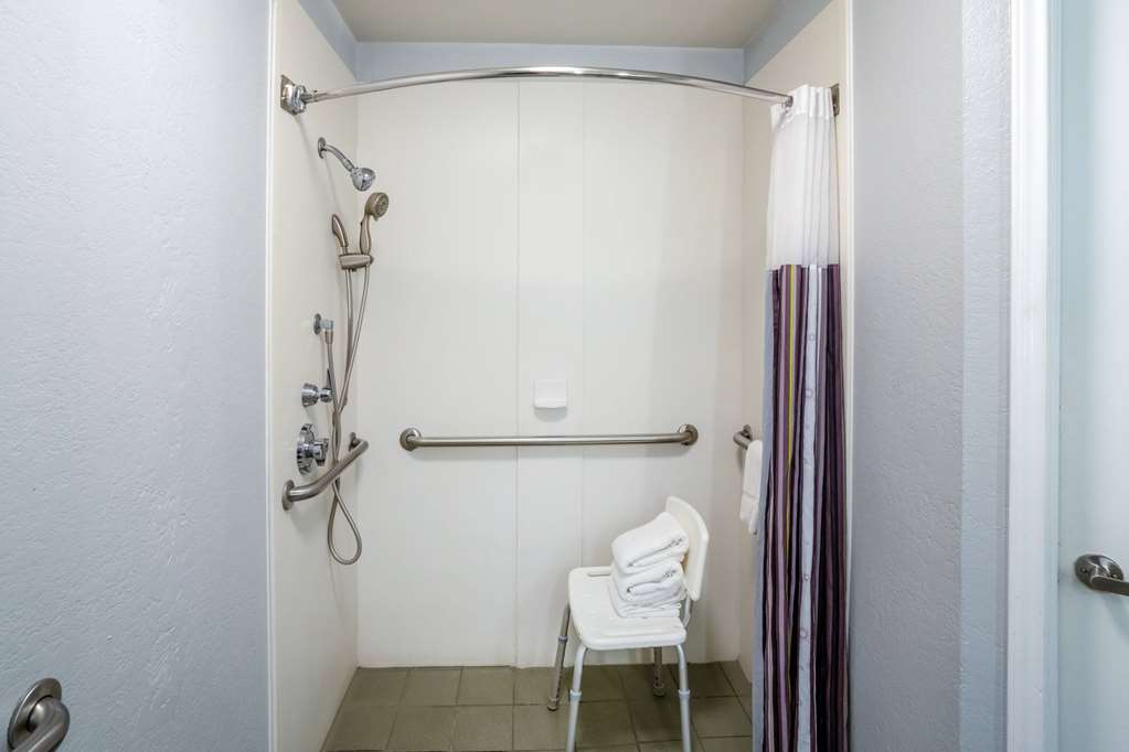 La Quinta Inn & Suites by Wyndham Birmingham Hoover - photo 36