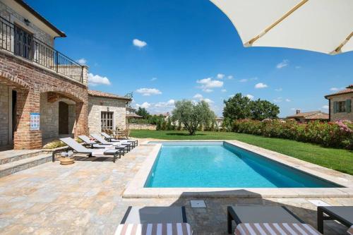 Rustic Villa Seseli with a pool in istria — 4-Star Luxury Hotel in Sveti Lovrec Pazenaticki, Croatia