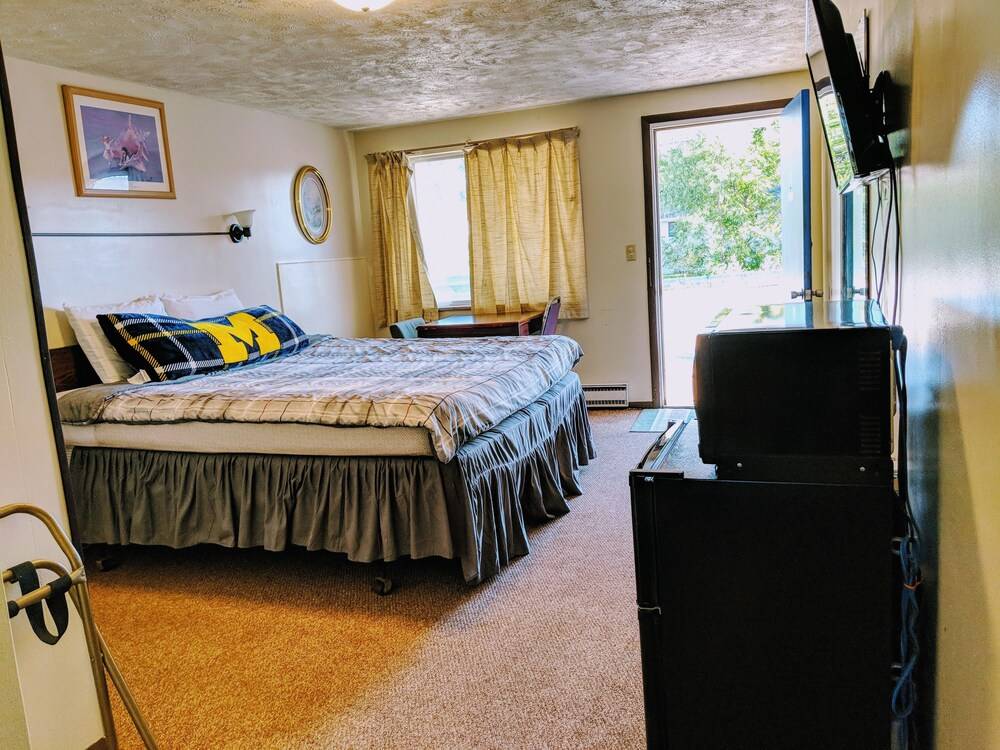 In Town Inn - photo 2