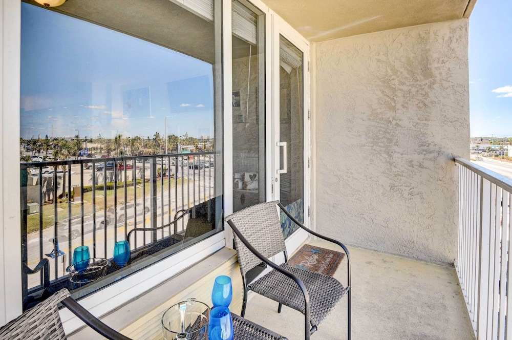 Daytona Beach Studio with Balcony and Ocean View - photo 7