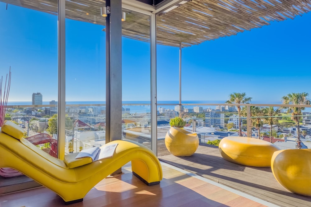 Ocean Views Open Plan Pool 4bed - carbon neutral hotel in Cape Town