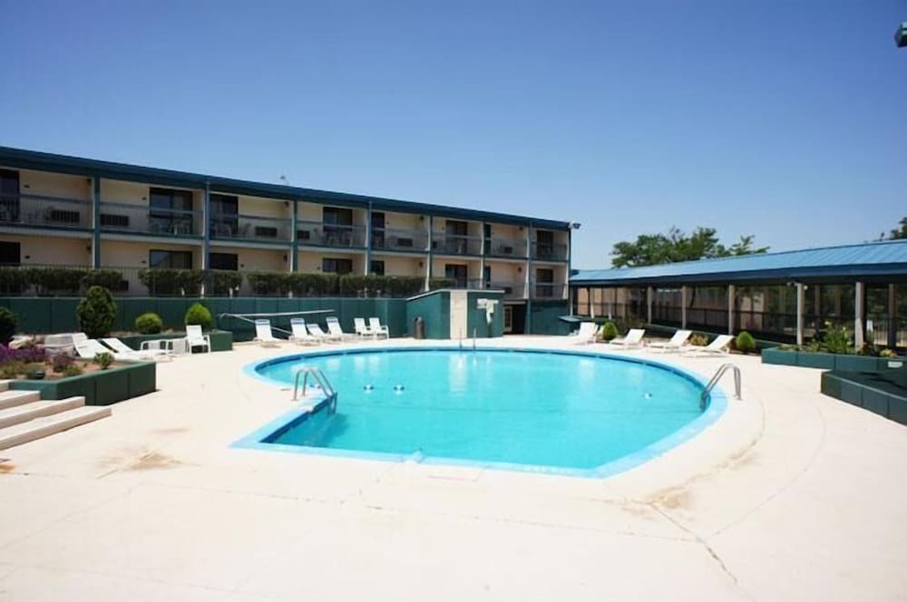 Lincoln Inn Express Hotel and Suites - photo 22
