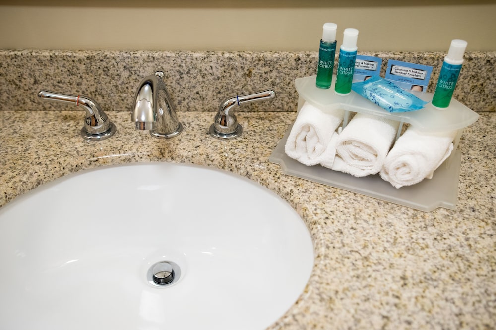 Holiday Inn Express Hotel & Suites Albert Lea I 35 by IHG - photo 12
