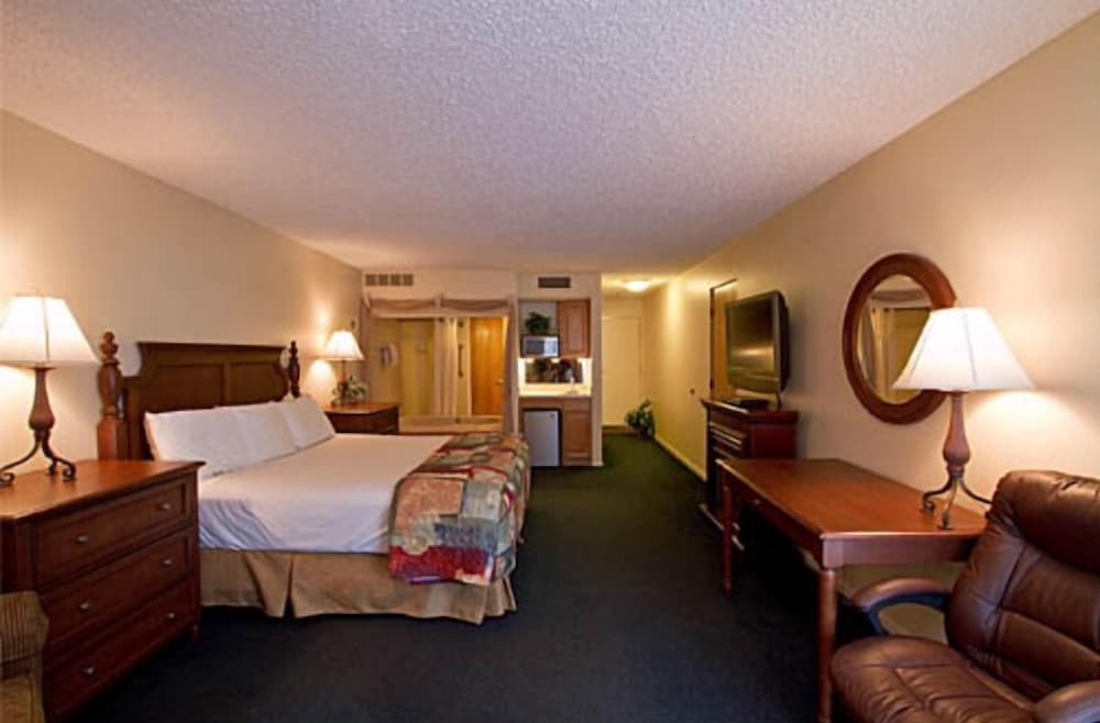 Weathervane Terrace Inn and Suites - photo 9