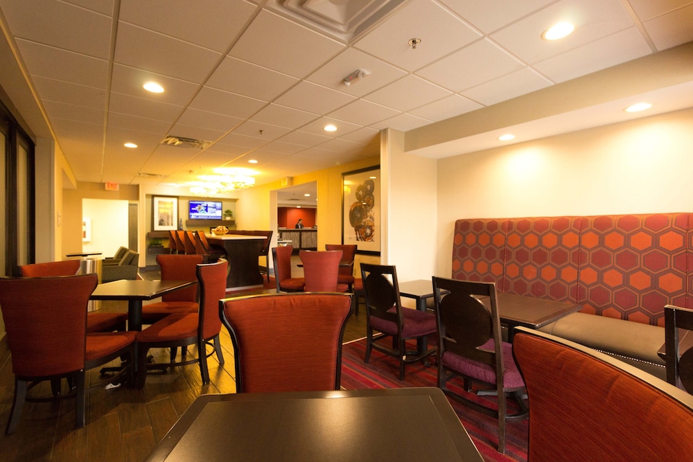 Hampton Inn Columbus South - photo 4