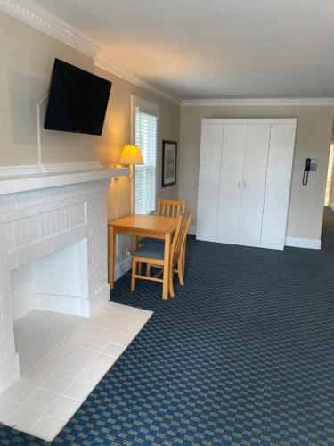 The Admiral Hotel Motel - photo 27