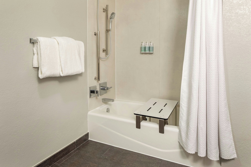 Courtyard by Marriott Anaheim Buena Park - photo 22