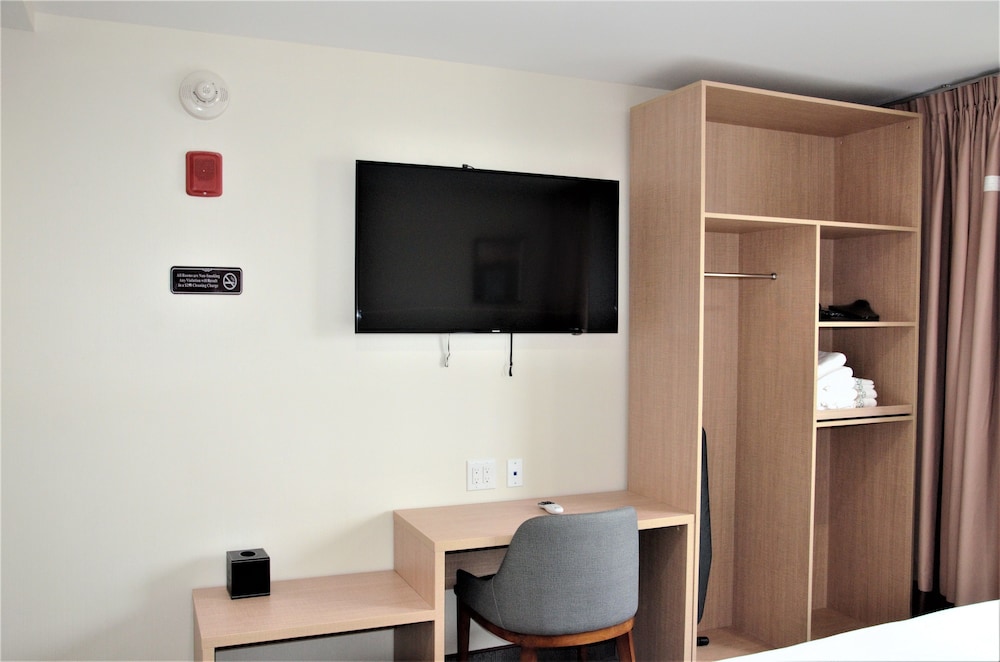 Lic Plaza Hotel - photo 10