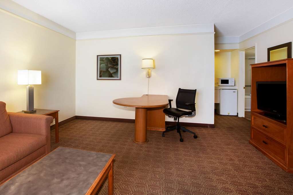 La Quinta Inn by Wyndham Austin Capitol Downtown - photo 29