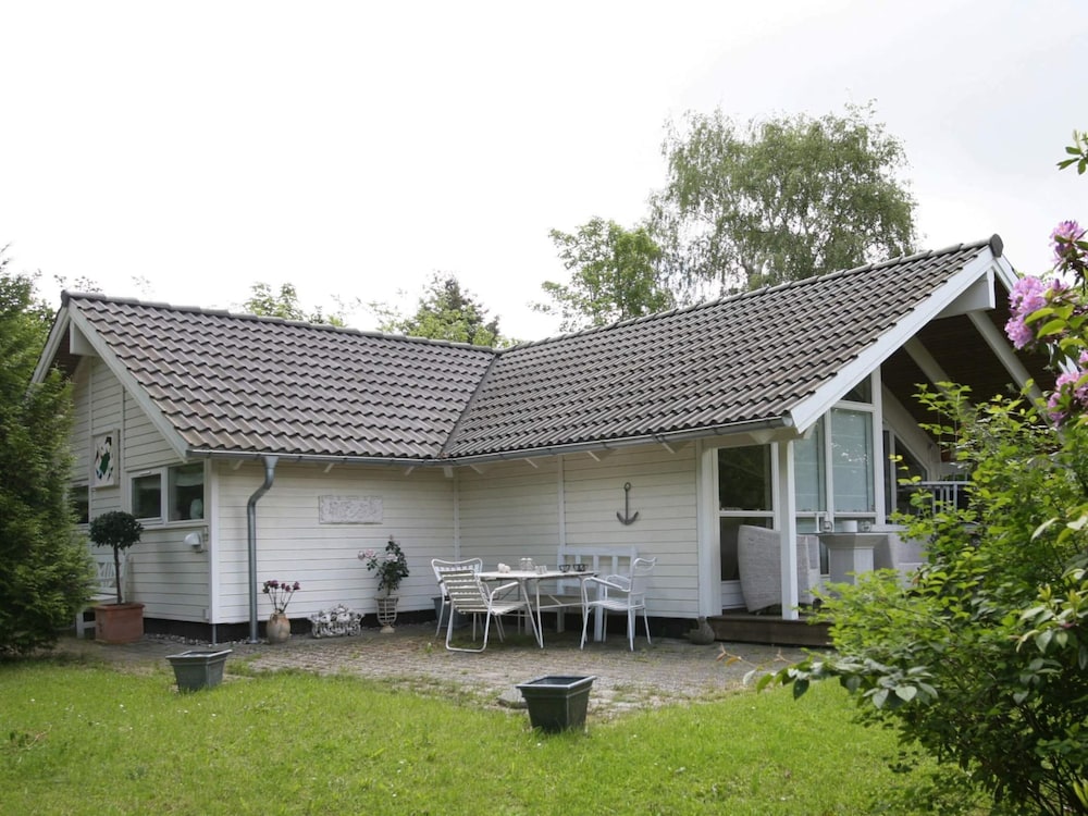 6 person holiday home in Dronningmølle By Traum — 4-Star Luxury Hotel in Gilleleje, Denmark