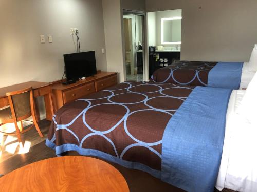 Diboll Inn & Suites - photo 10