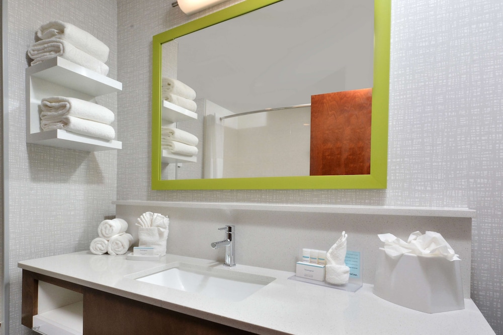 Hampton Inn & Suites by HIlton Charlotte North I 485 - photo 57