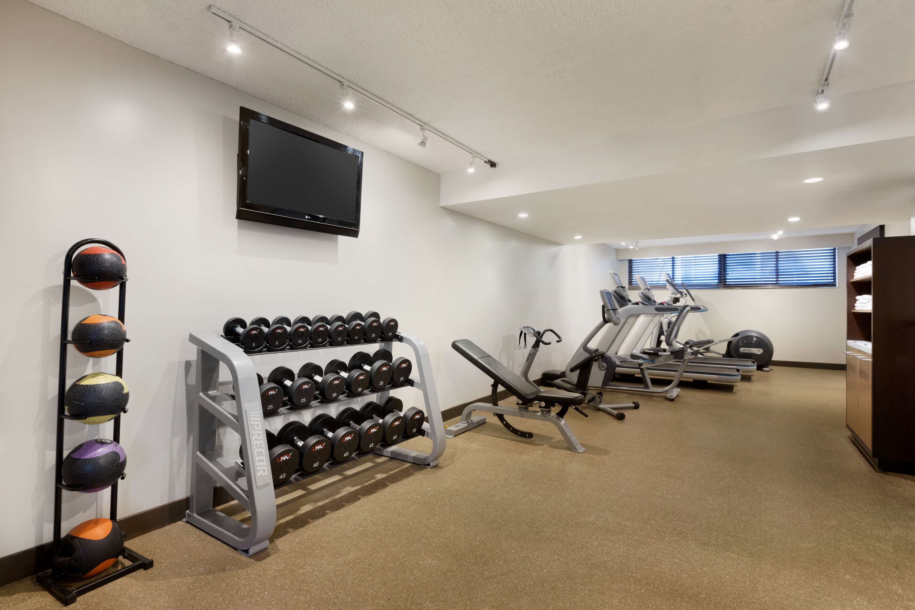 Embassy Suites by Hilton Piscataway Somerset - photo 13