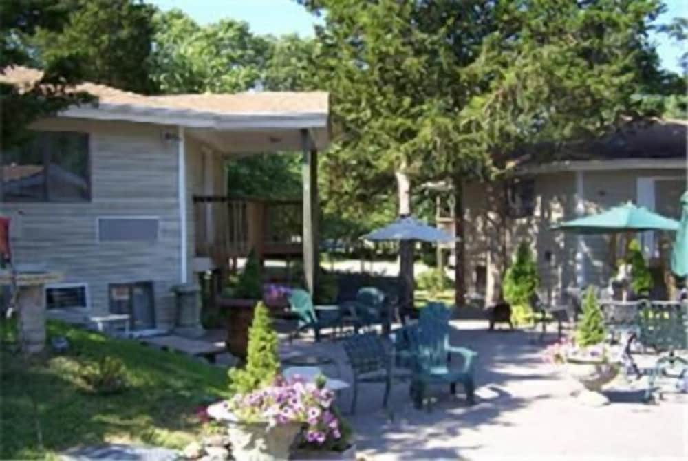 Cedar Park Inn - photo 32
