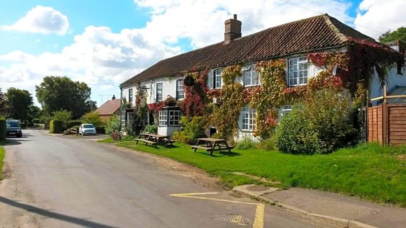 The White Hart Inn - carbon neutral hotel in Thetford