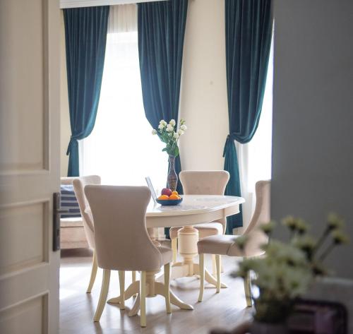 Old Town Booking Apartment
