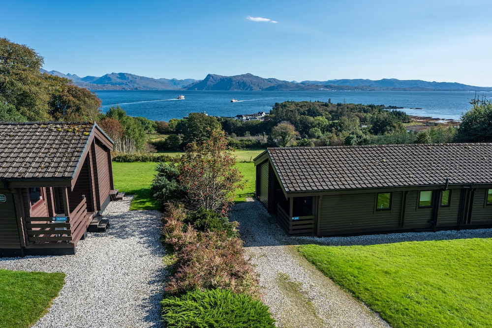Armadale Castle Cabins — 4-Star Luxury Hotel in Inverness, United Kingdom
