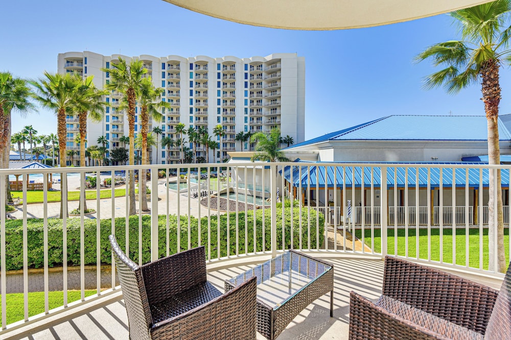 Walk to Beaches: Resort Condo in Destin — 4-Star Luxury Hotel in Destin, United States