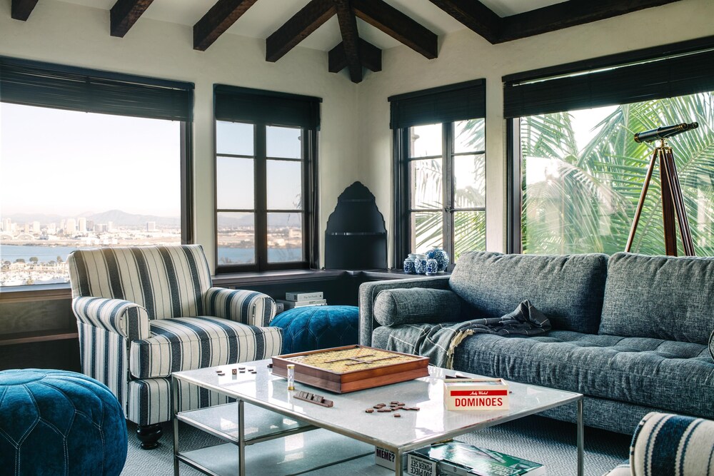 Frida by AvantStay Sleeps 16 Prvt Estate w Tennis Ct & Mins to Beach - photo 17