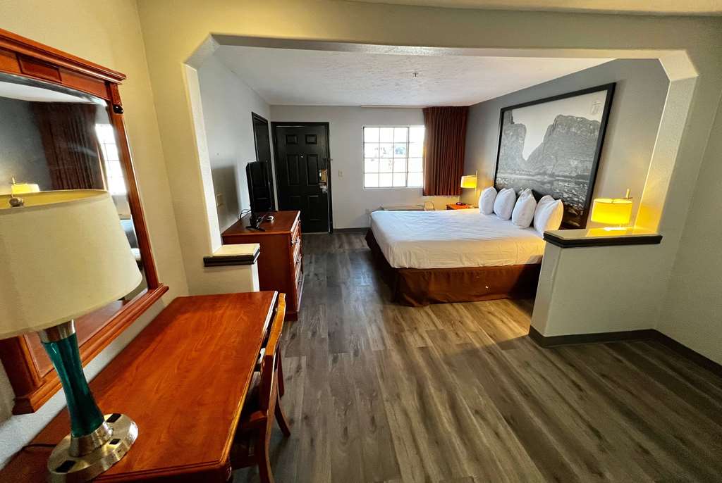 Super 8 by Wyndham Sealy - photo 23