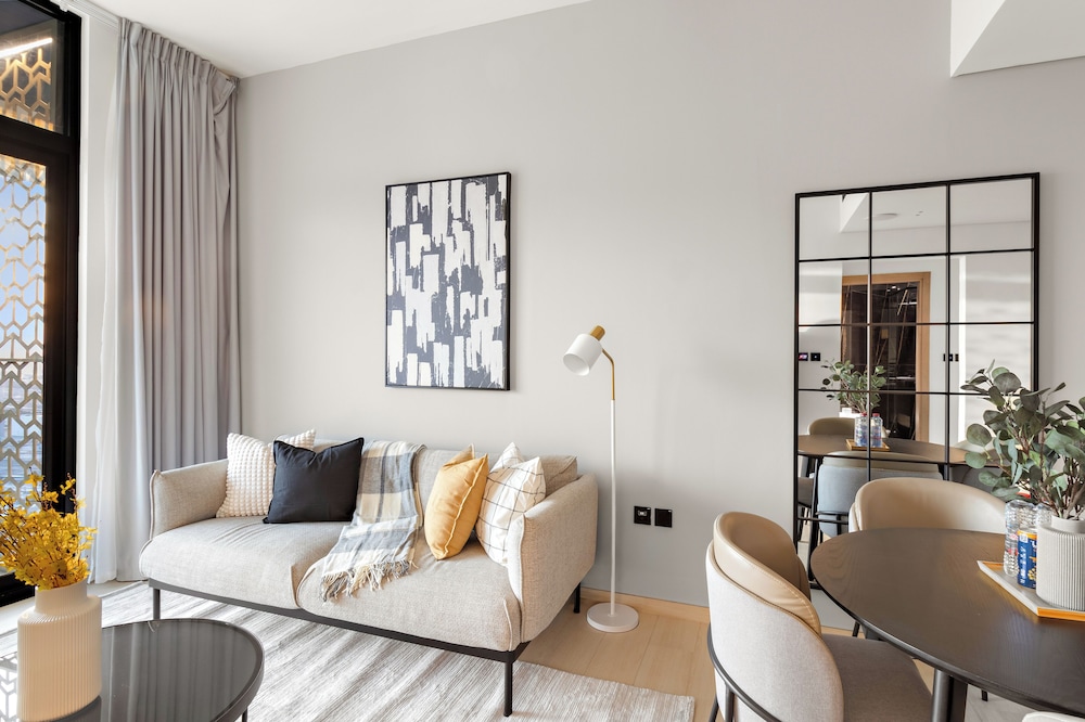Silkhaus Binghatti Emerald — 4-Star Luxury Hotel in Dubai, United Arab Emirates