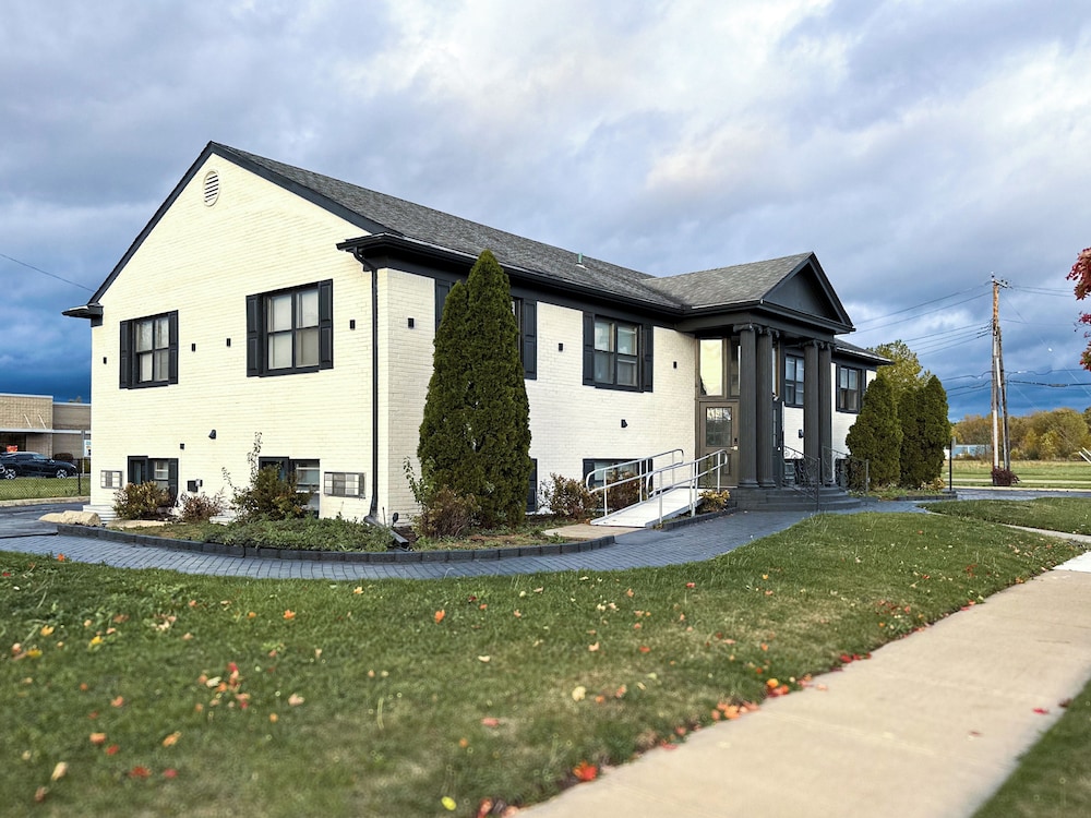 Dtw Suites in Romulus, United States