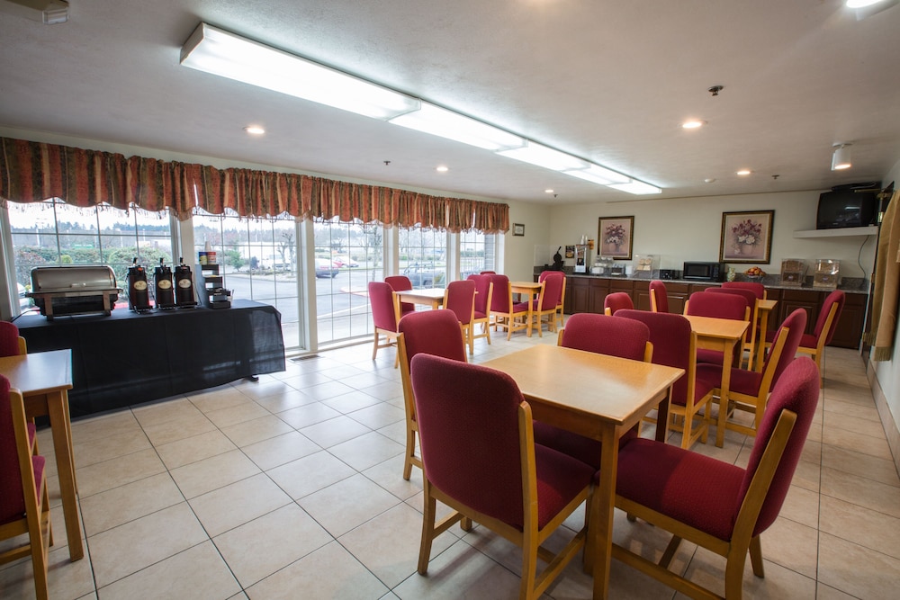 Bridgeway Inn & Suites Portland Airport - photo 16