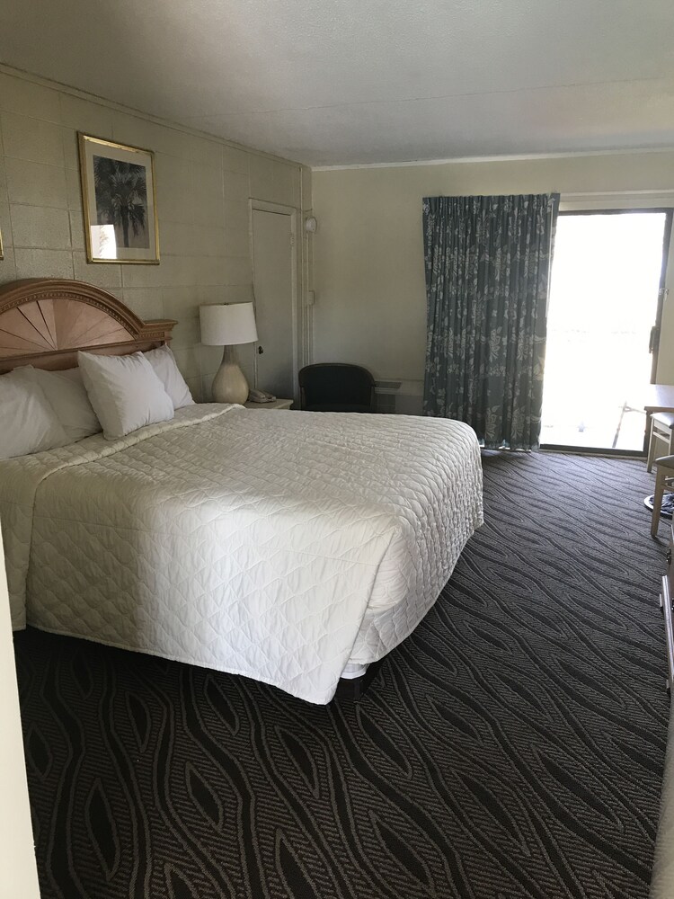 Admiral Motor Inn - photo 18