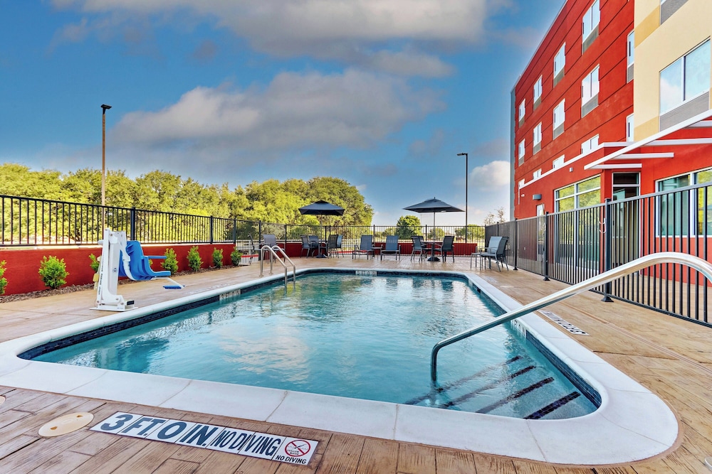Fairfield Inn & Suites by Marriott Dallas Love Field - photo 17