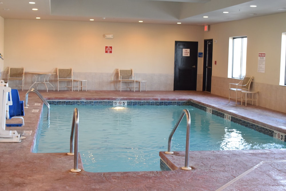 Holiday Inn Express Hotel & Suites Pratt by IHG - photo 14