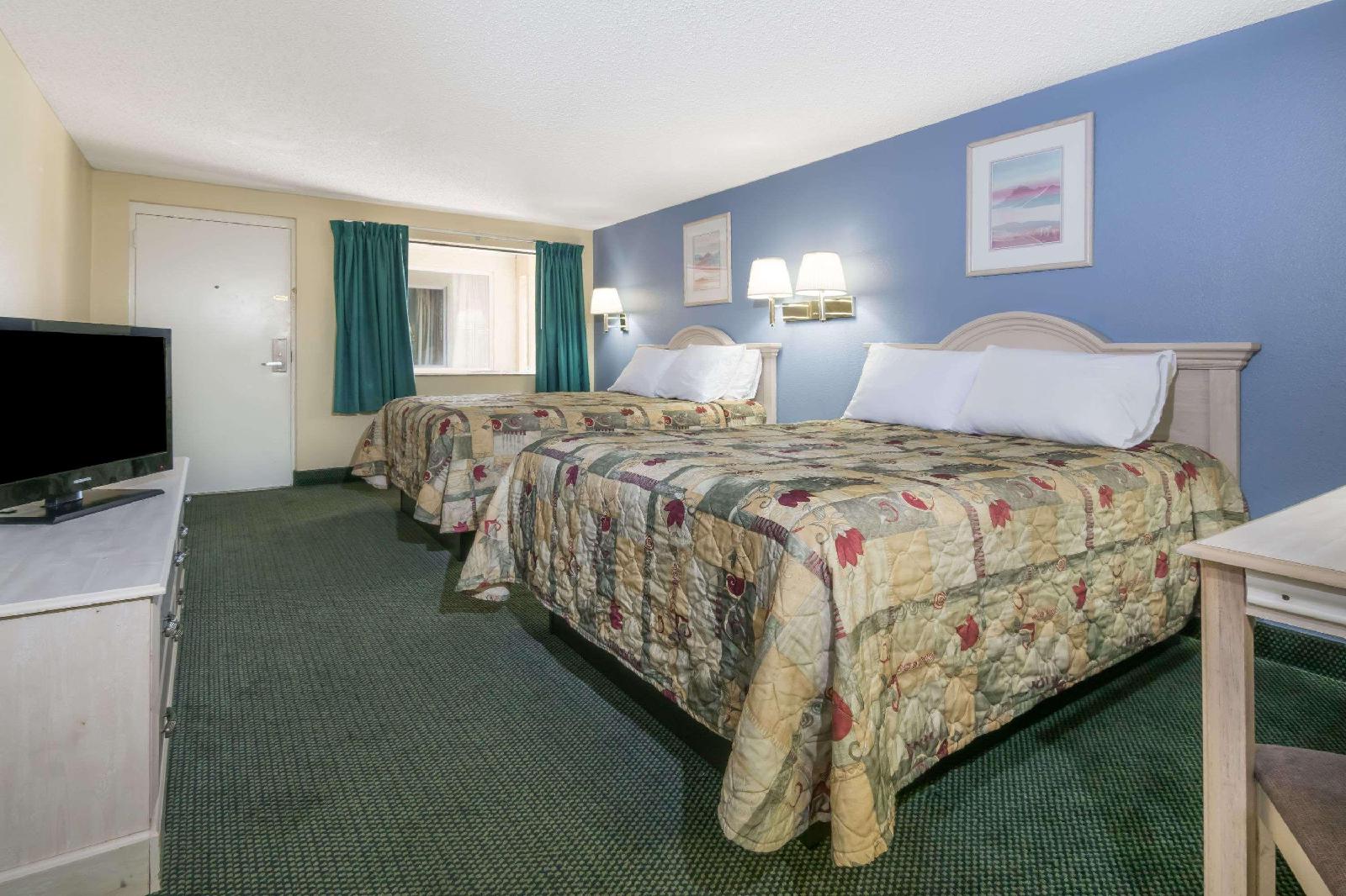 Skylite Inn - photo 11