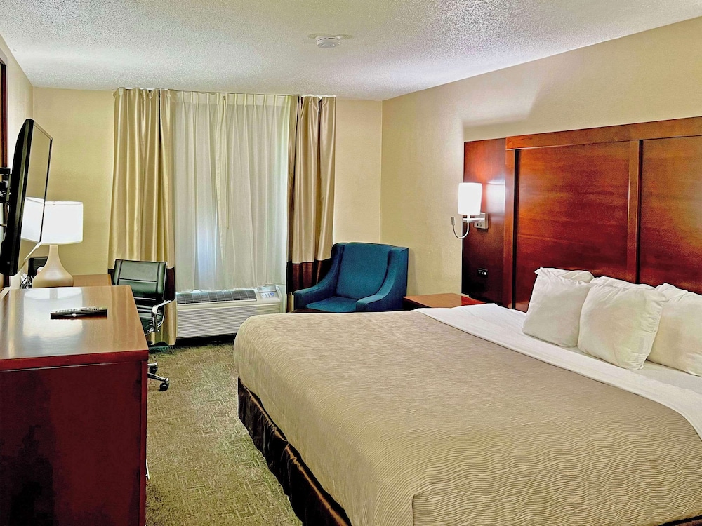 Quality Inn & Suites Green Bay Ashwaubenon - photo 15