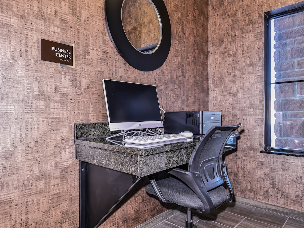 Cobblestone Hotel & Suites Rhinelander - photo 64