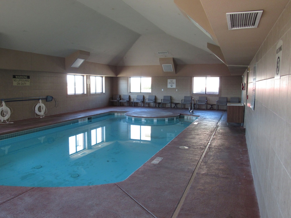 Holiday Inn Express & Suites South Lincoln by IHG - photo 53