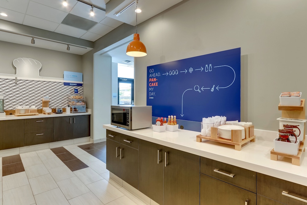 Holiday Inn Express Wilmington Porters Neck - photo 41