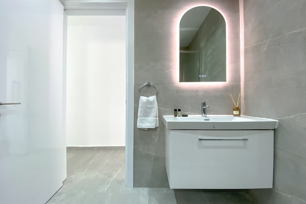 Phaedrus Living: Limnaria Luxury Flat Ivy 121